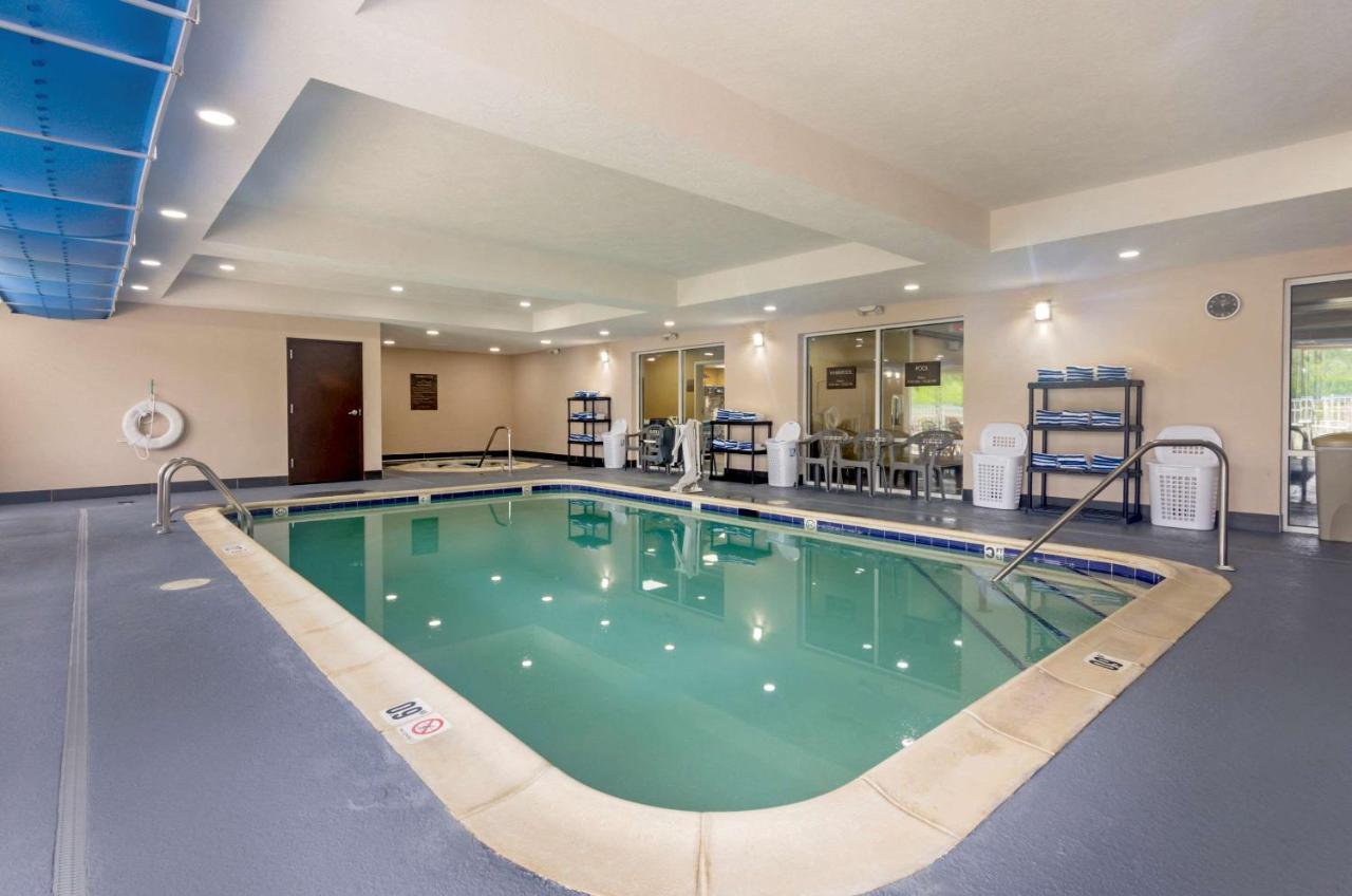 Comfort Inn & Suites Hillsville I-77 Экстерьер фото