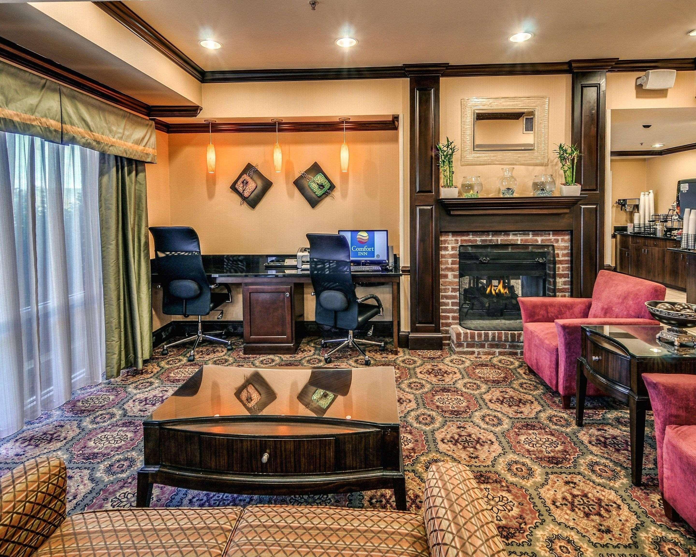 Comfort Inn & Suites Hillsville I-77 Экстерьер фото